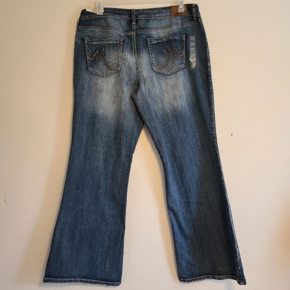 Maurices Women's Size 15/16 Denim Flex Mid Rise Flare Jeans 32.5" Inseam - Picture 3 of 7